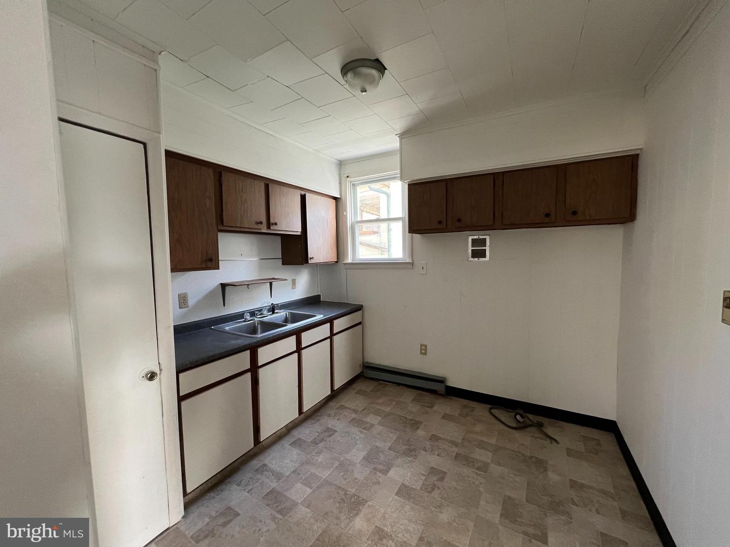 201 Mount Airy Ave Property Photo 6