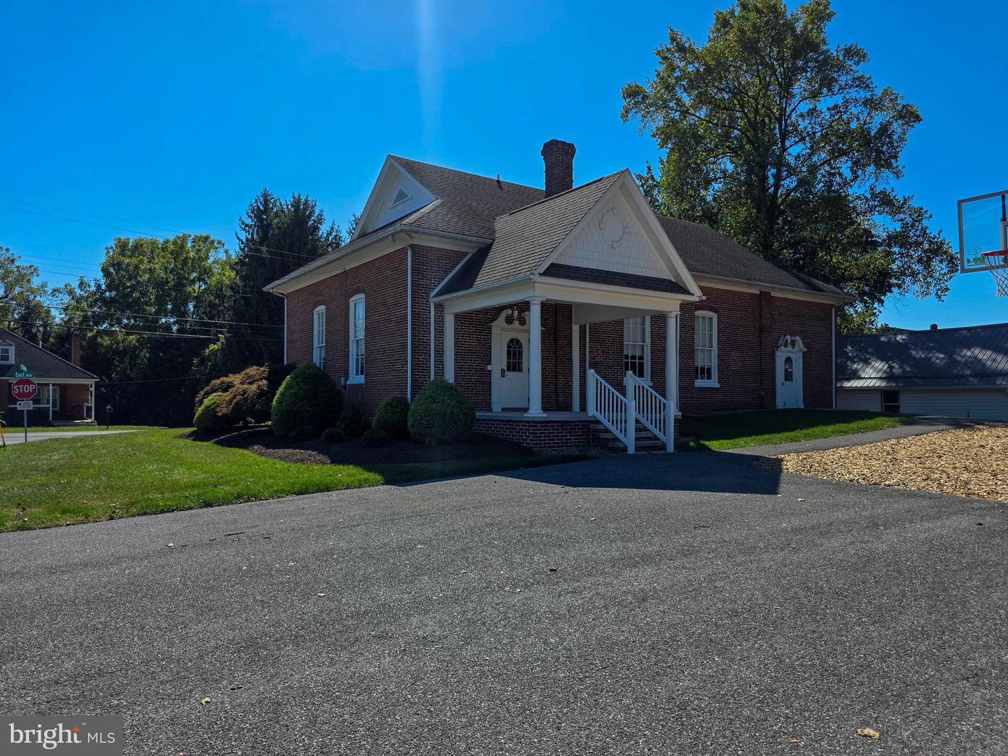 171 East Avenue Property Photo 26