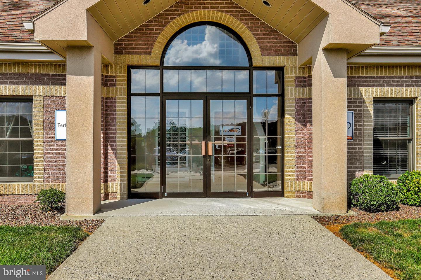 417 PHOENIX DR OFFICES Property Photo 1