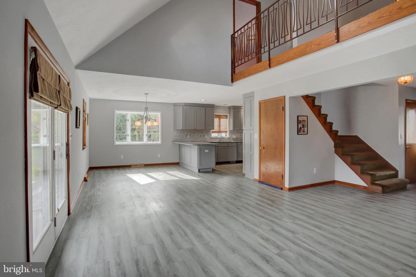10050 Mccreary Road Property Photo 11