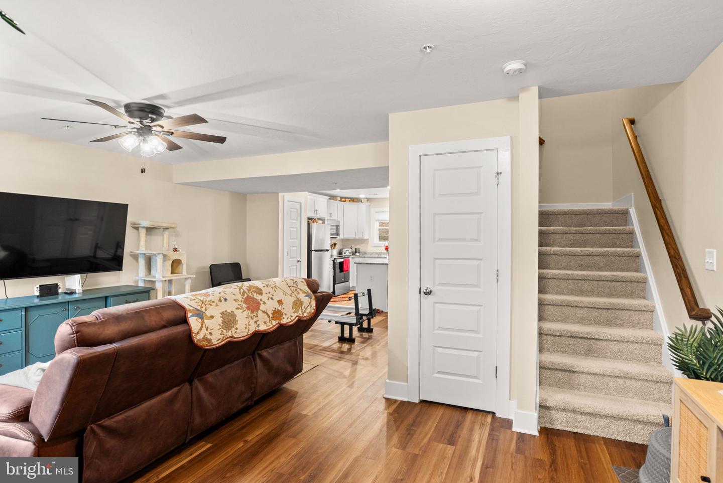 8796 Hillside Way Property Photo 5