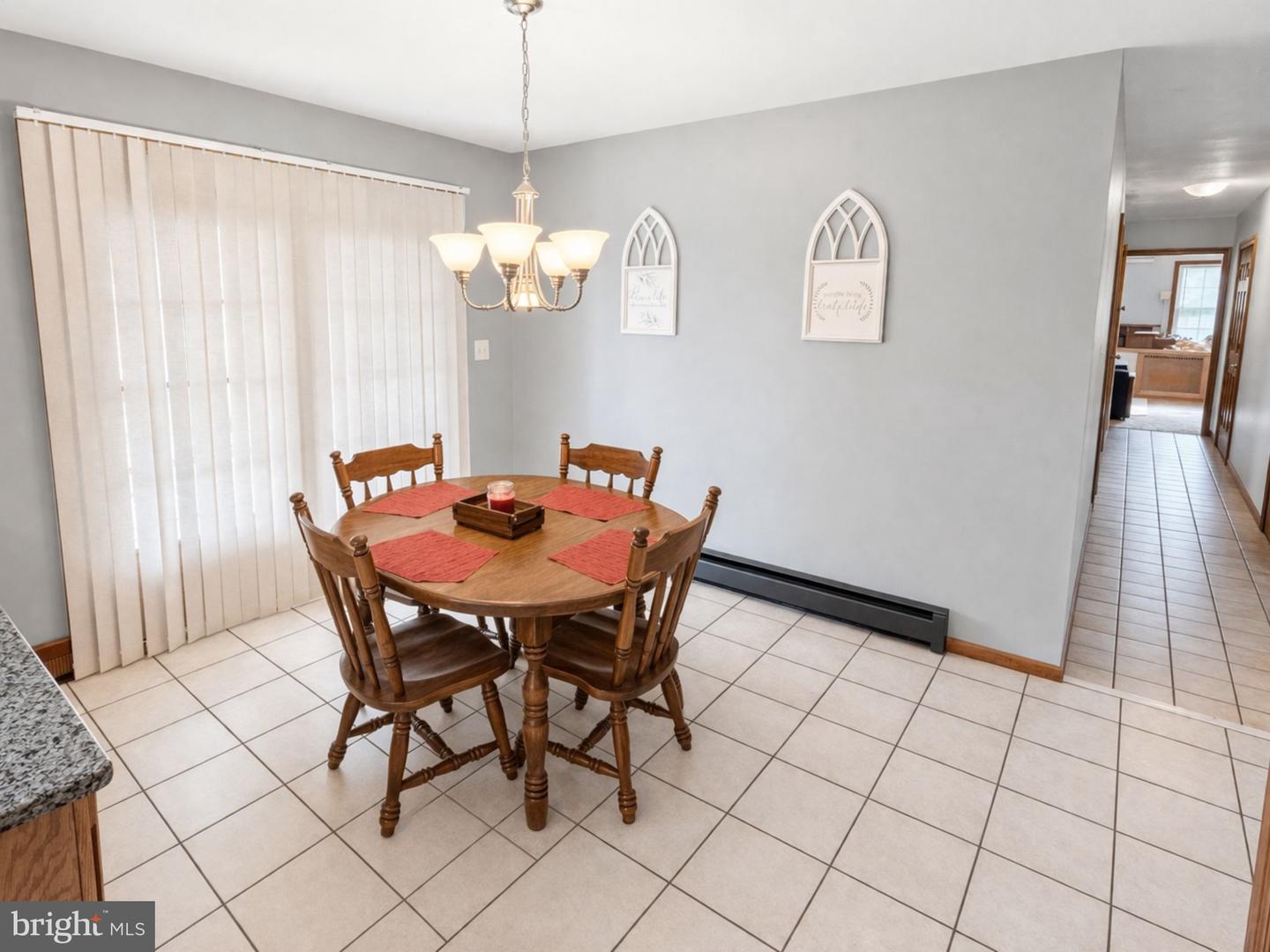 1585 Marilyn Ct Property Photo 3