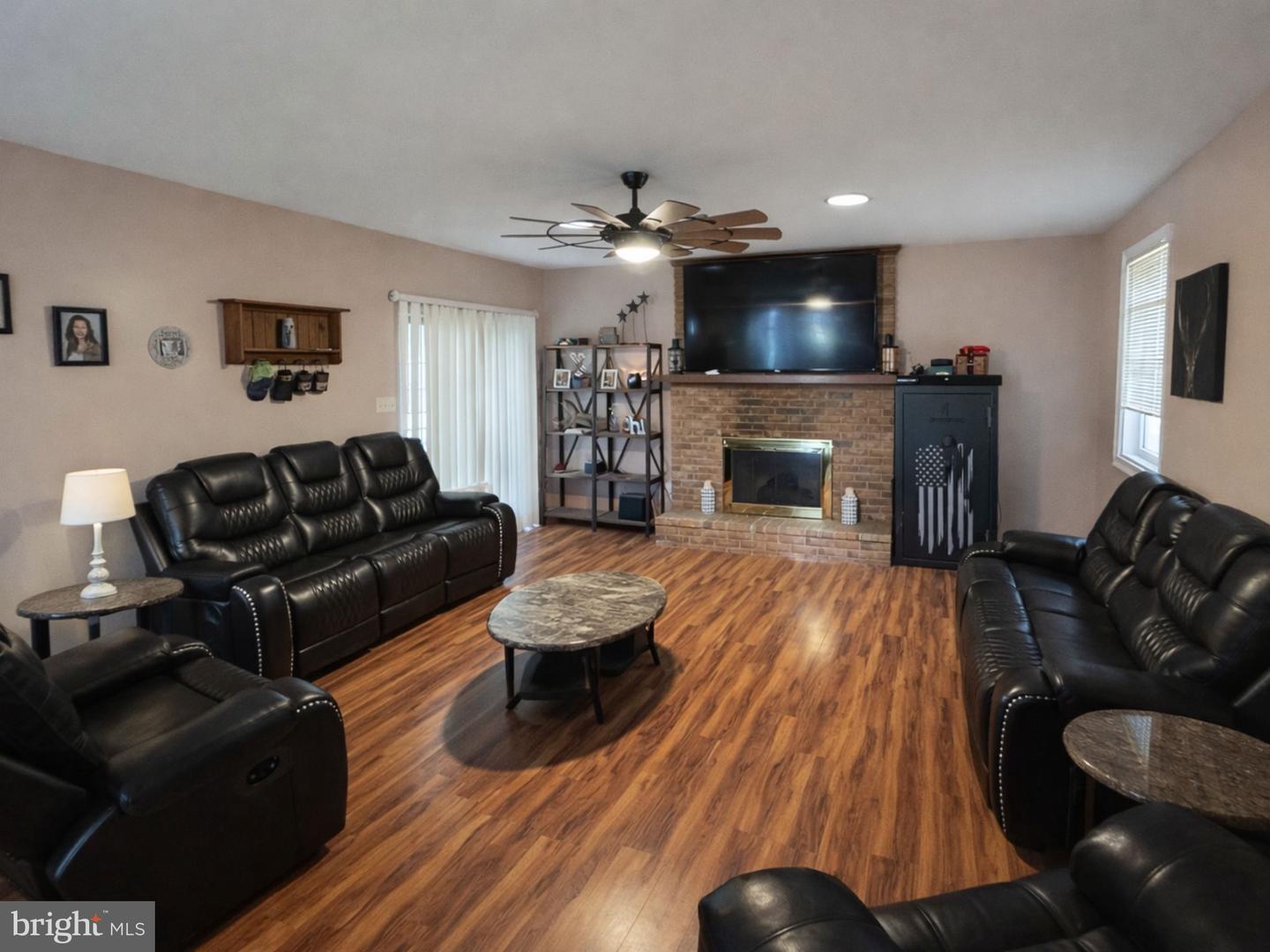 1585 Marilyn Ct Property Photo 5
