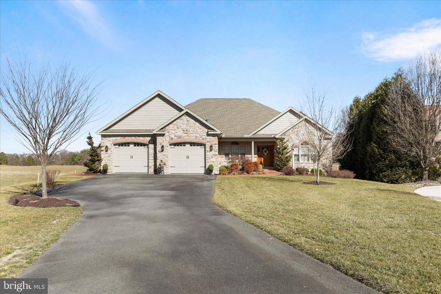1464 Highfield Court Property Photo 1