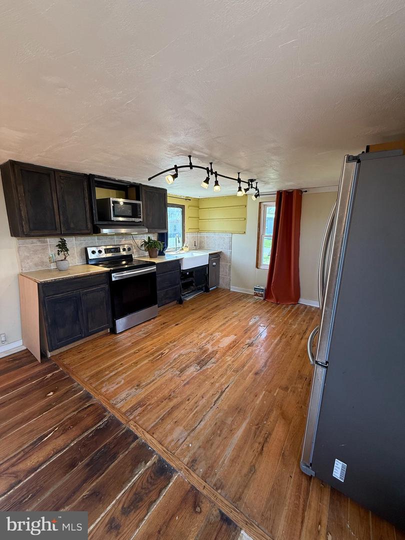 1024 Warm Spring Road Property Photo 2