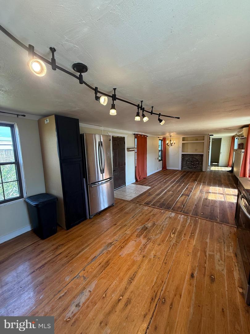 1024 Warm Spring Road Property Photo 3