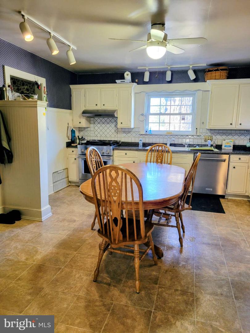 835 W King St Property Photo 14