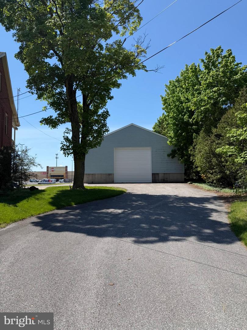 1310 Lincoln Way East Property Photo 4