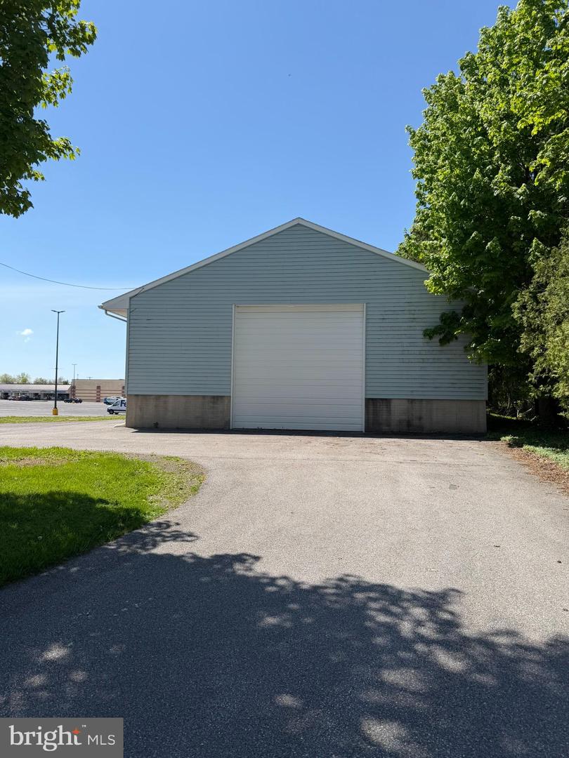 1310 Lincoln Way East Property Photo 6