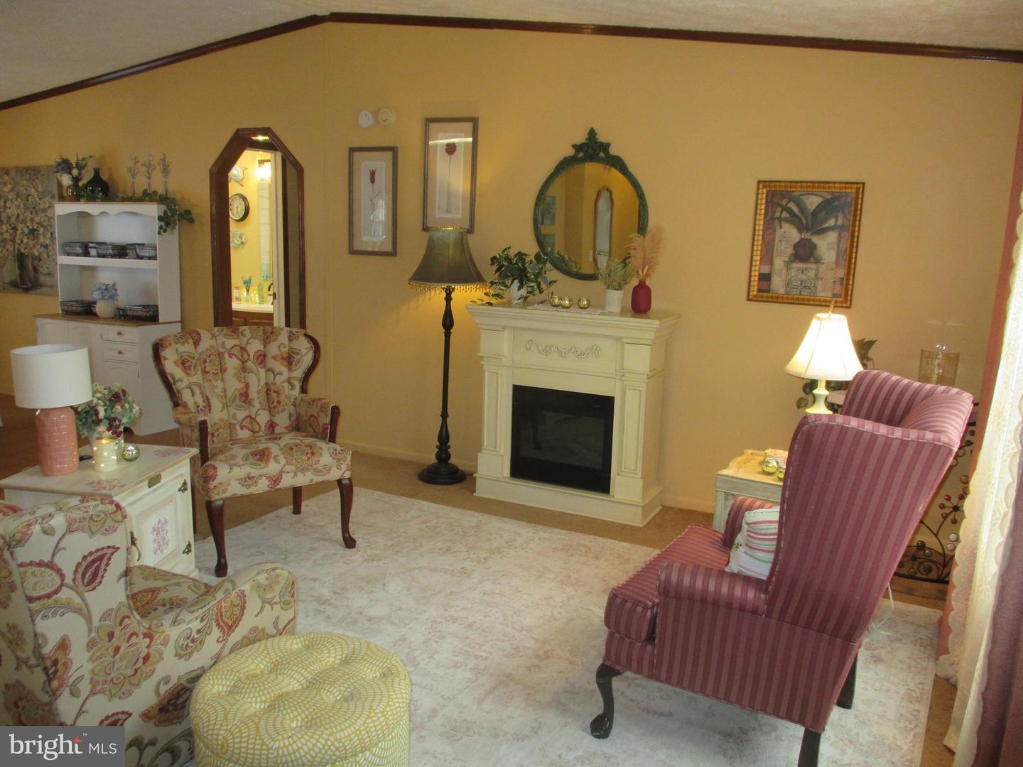 284 Waverly Ct Property Photo 4