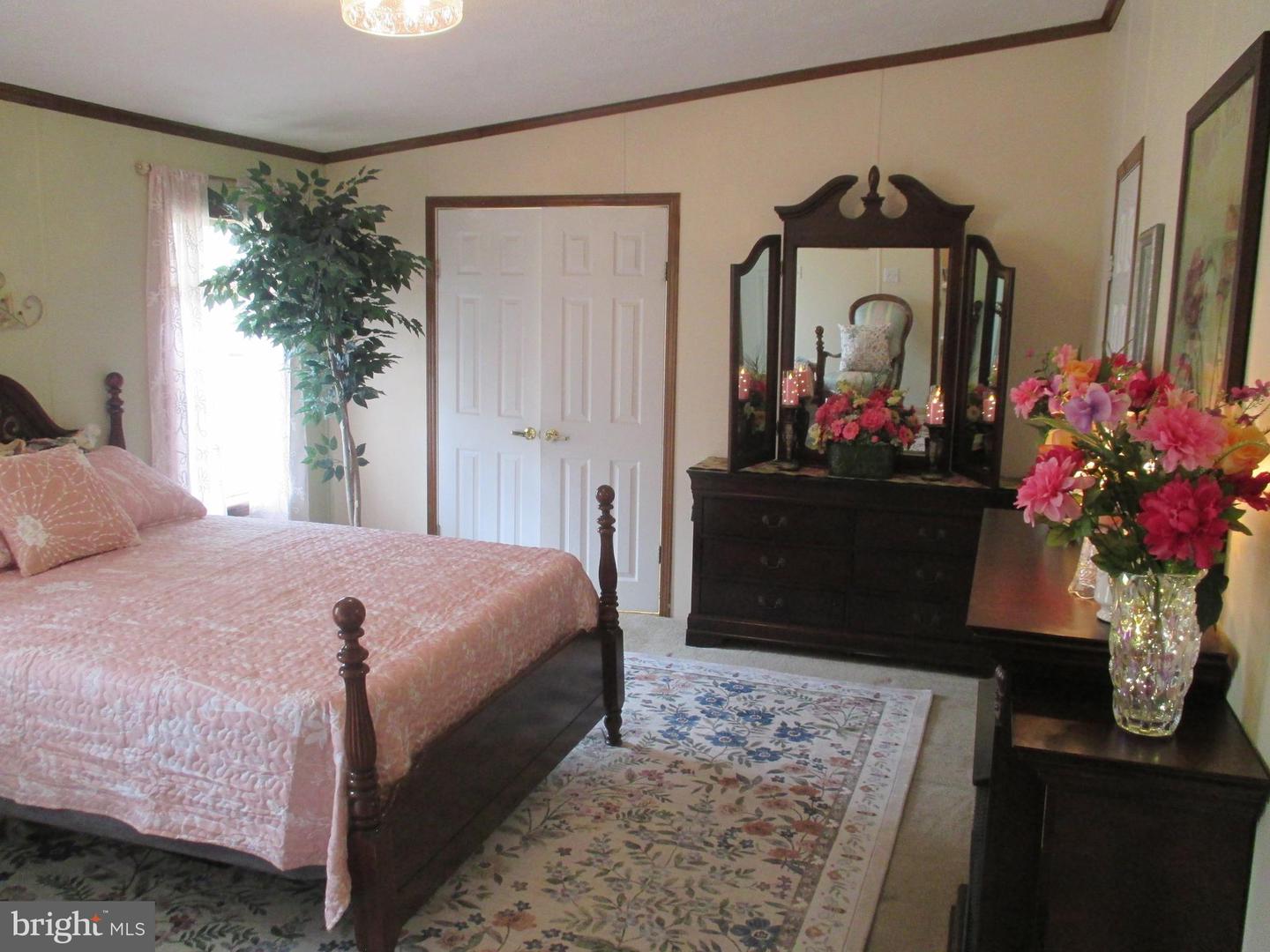284 Waverly Ct Property Photo 8