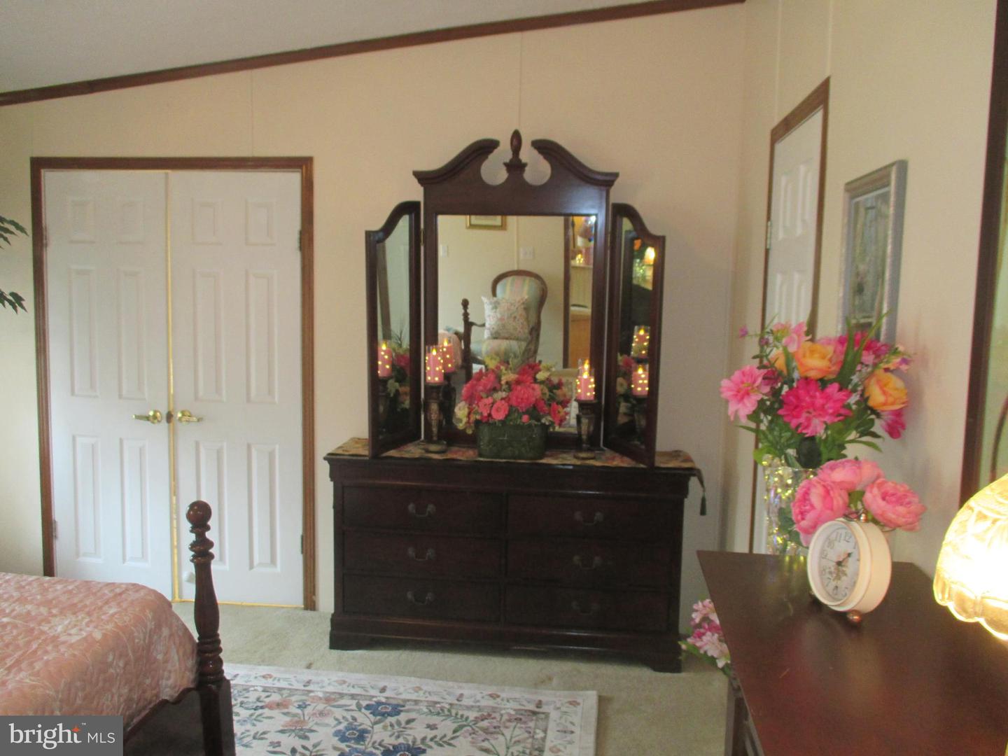 284 Waverly Ct Property Photo 9