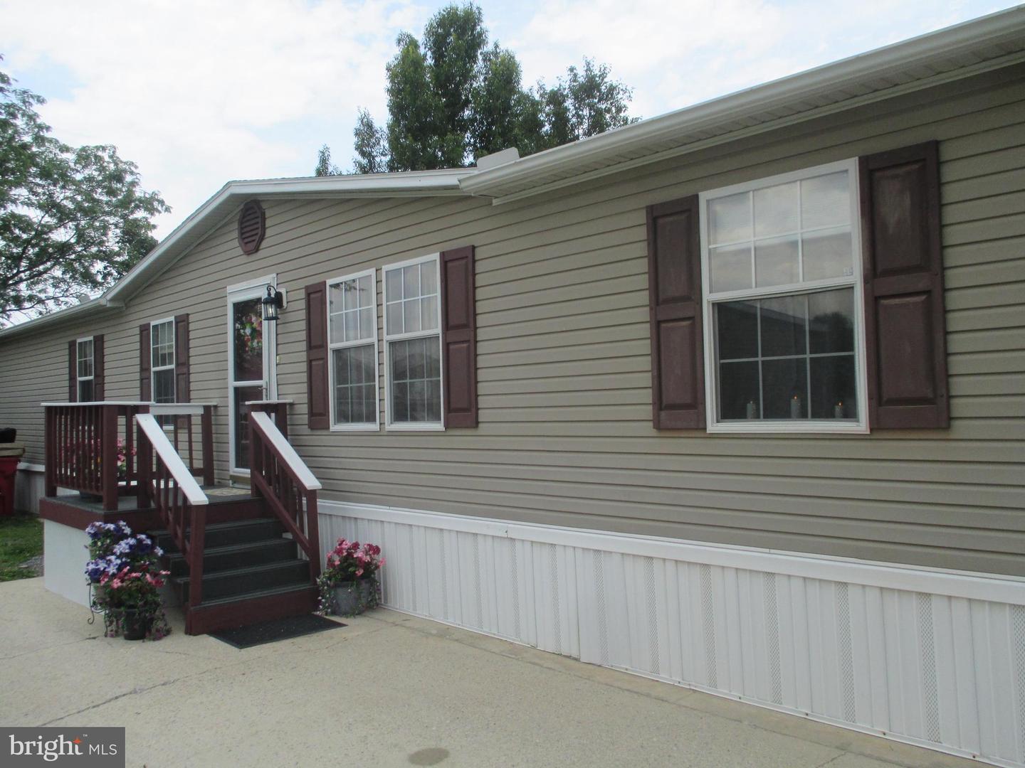 284 Waverly Ct Property Photo 42