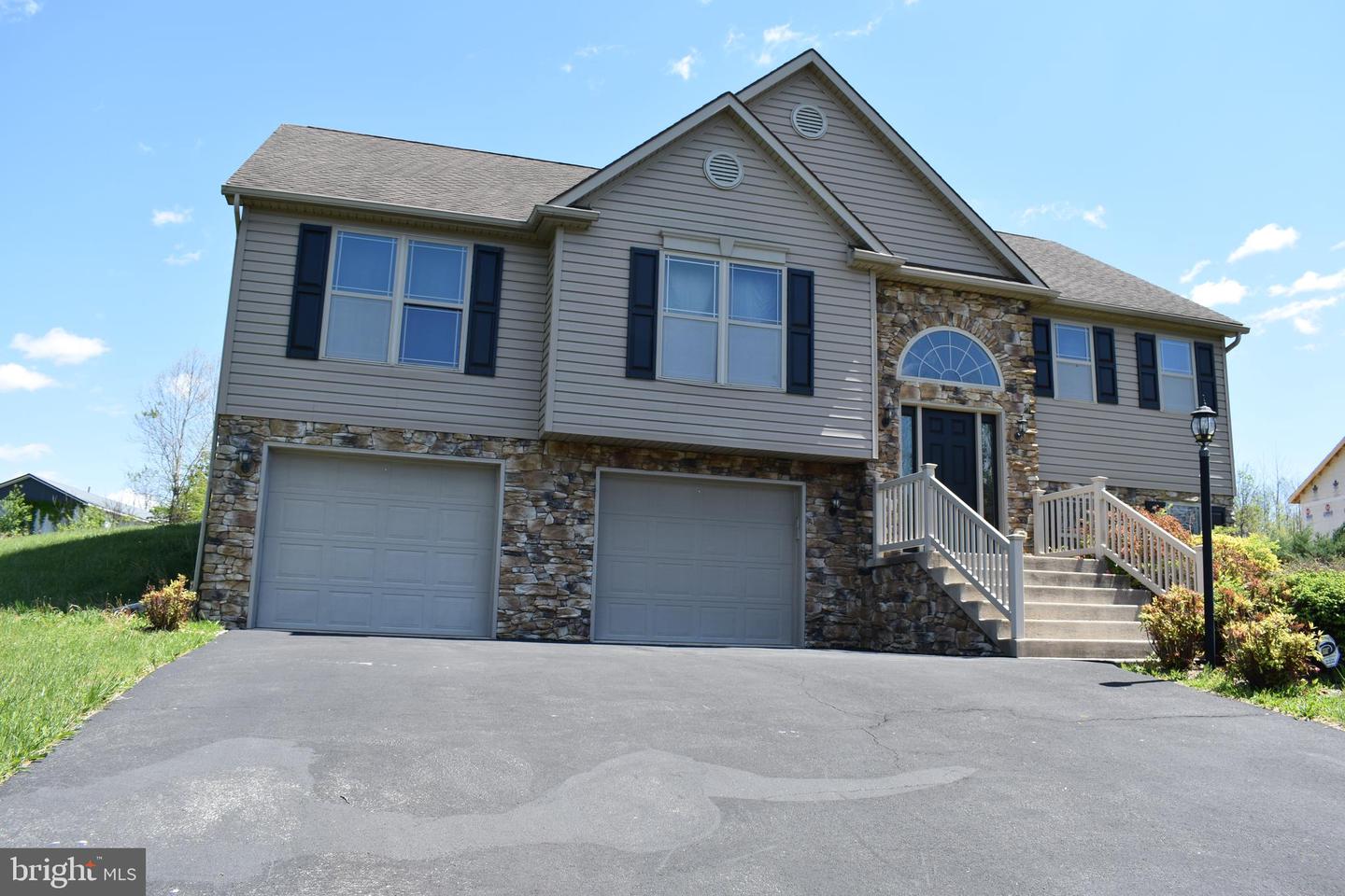10912 Deerwood Drive Property Photo 3