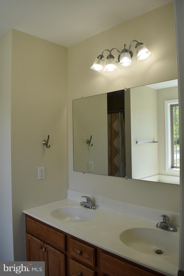 10912 Deerwood Drive Property Photo 21