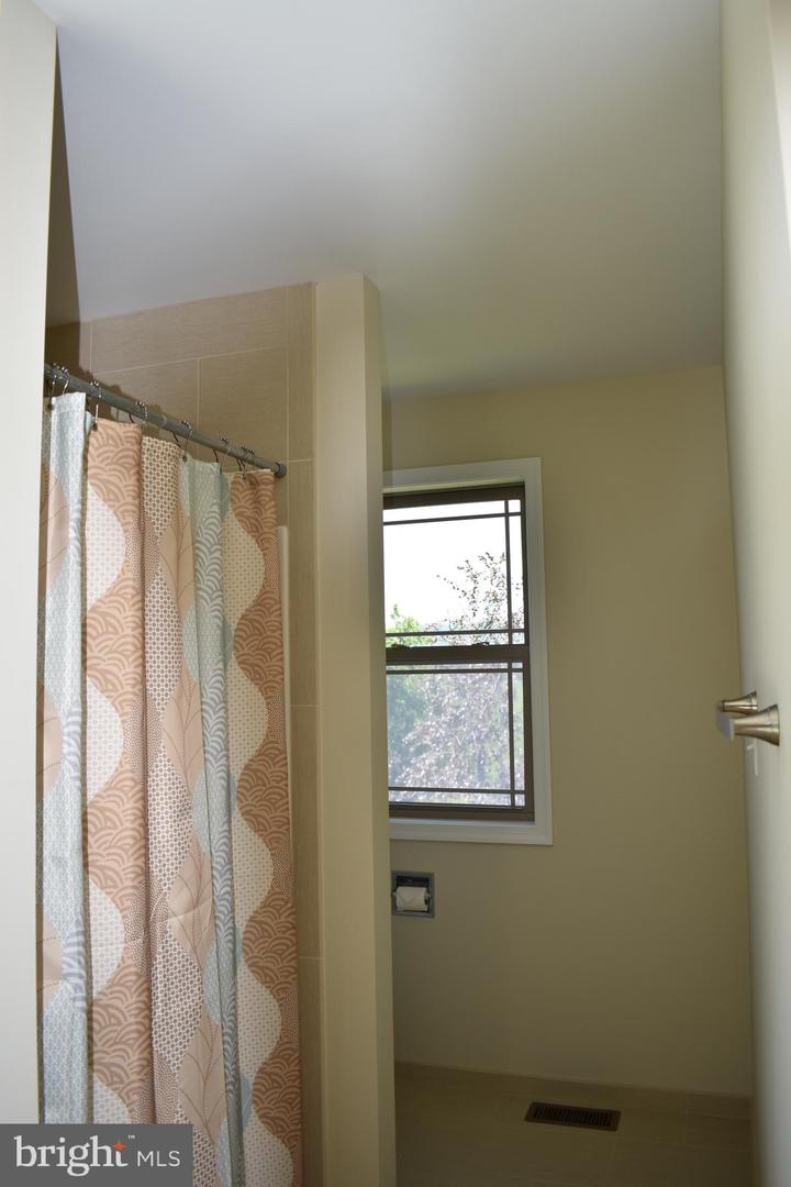 10912 Deerwood Drive Property Photo 23