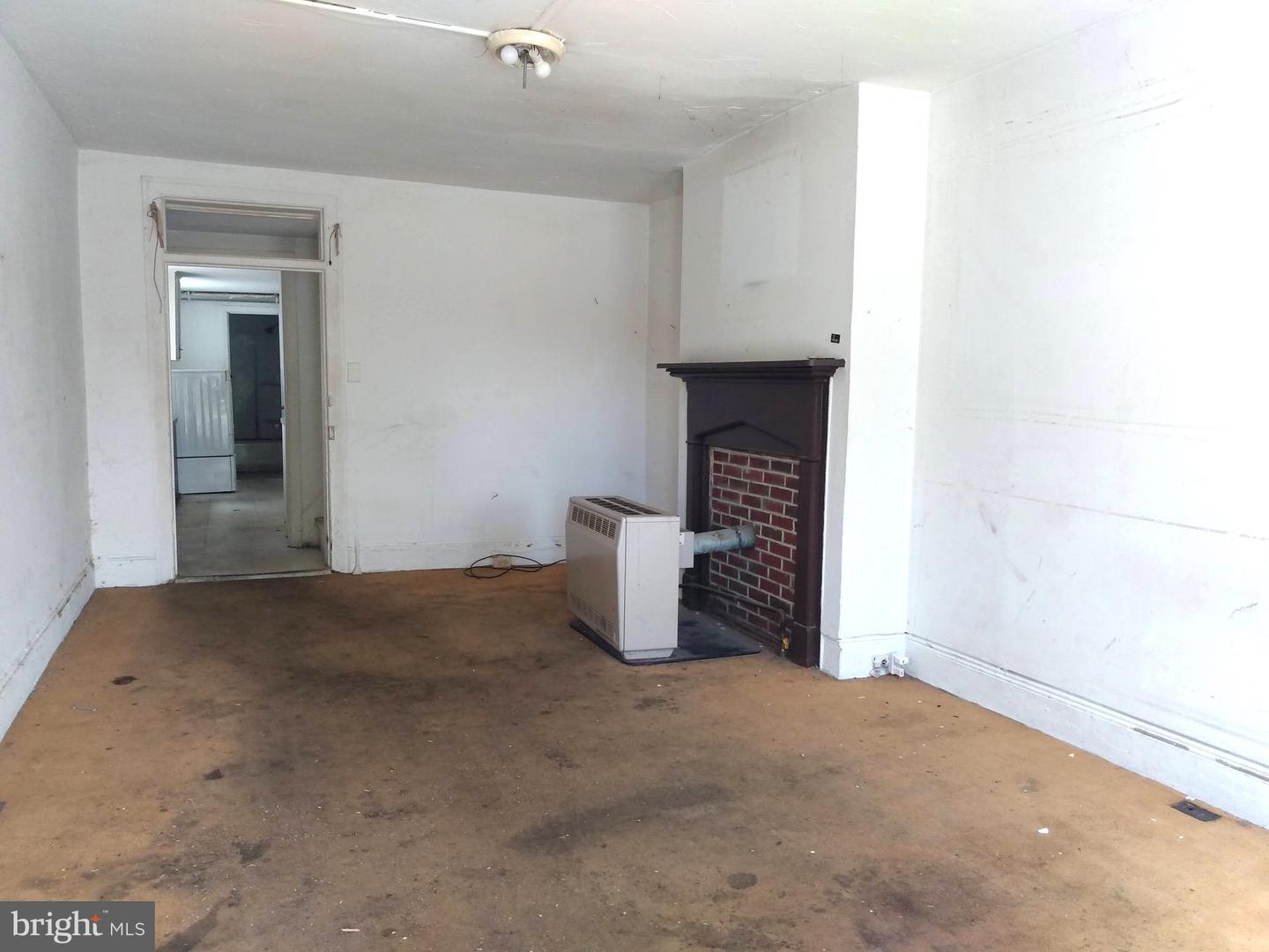 121 W King St Property Photo 3