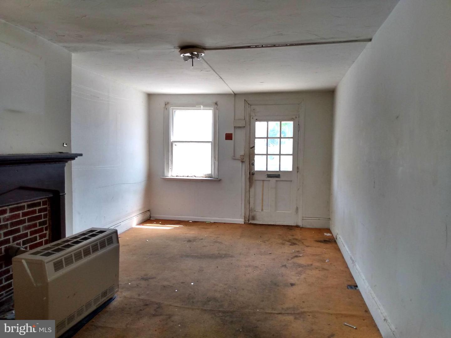 121 W King St Property Photo 4
