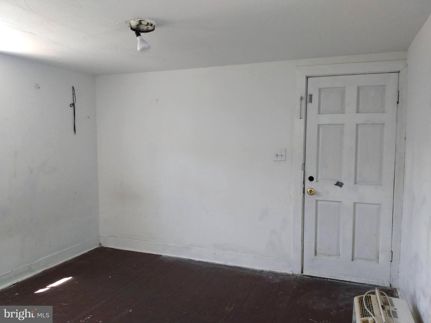 121 W King St Property Photo 9