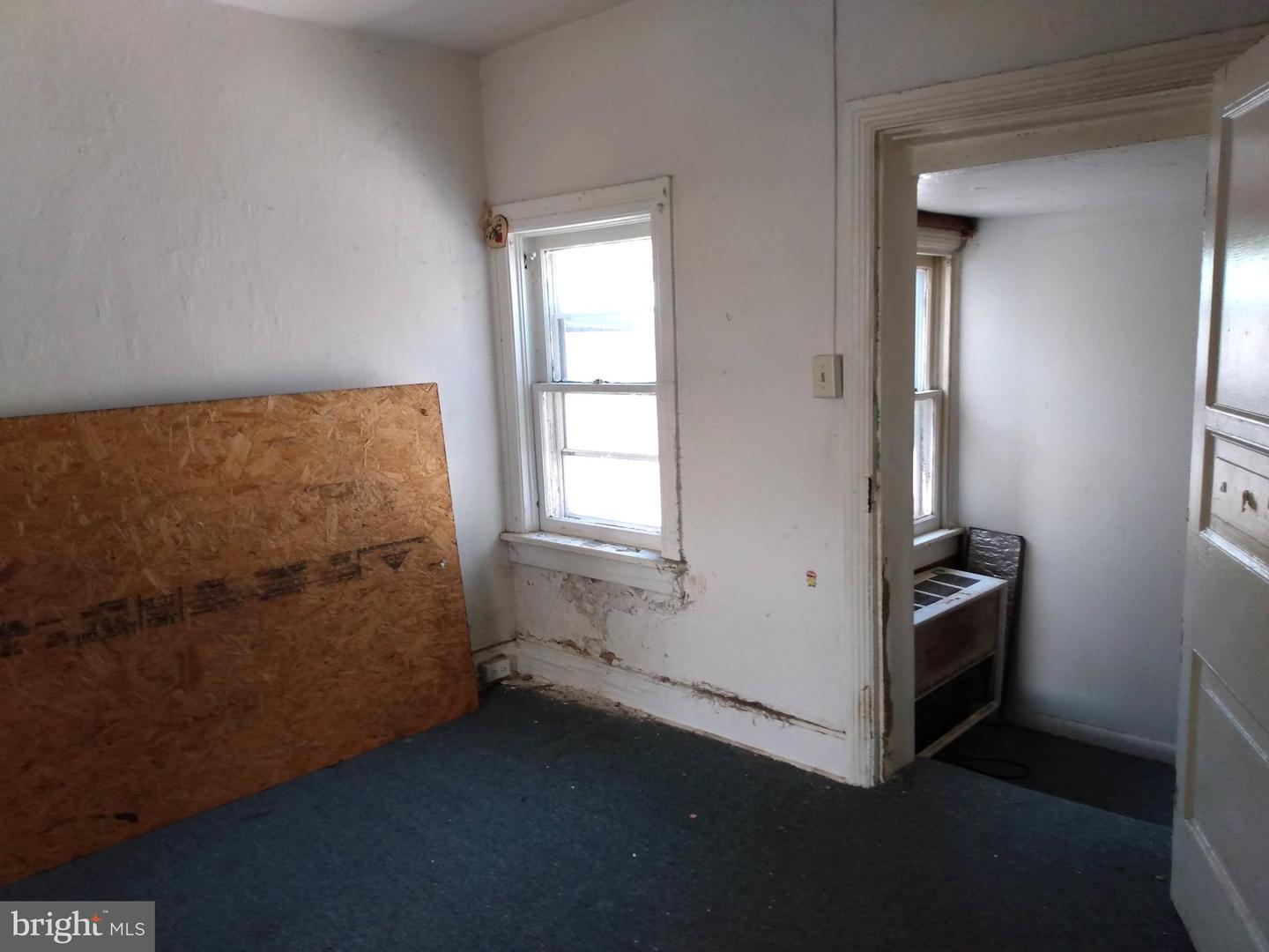 121 W King St Property Photo 13