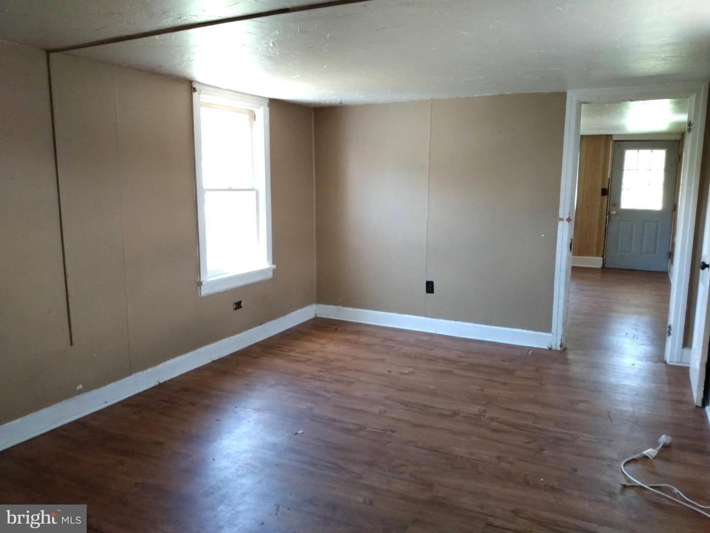 121 W King St Property Photo 16