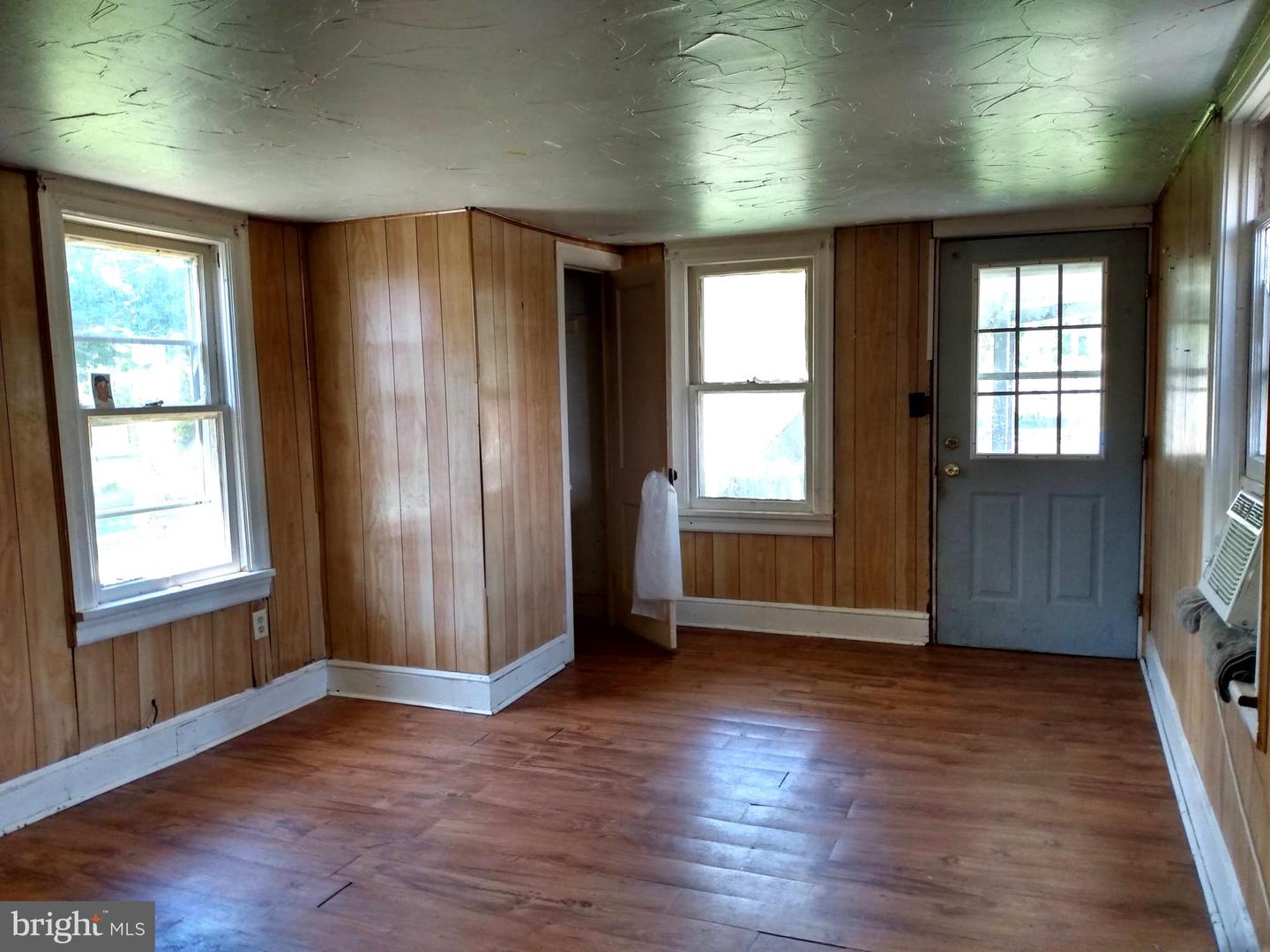121 W King St Property Photo 17