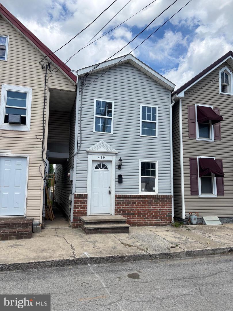 449 E Washington St Property Photo 1