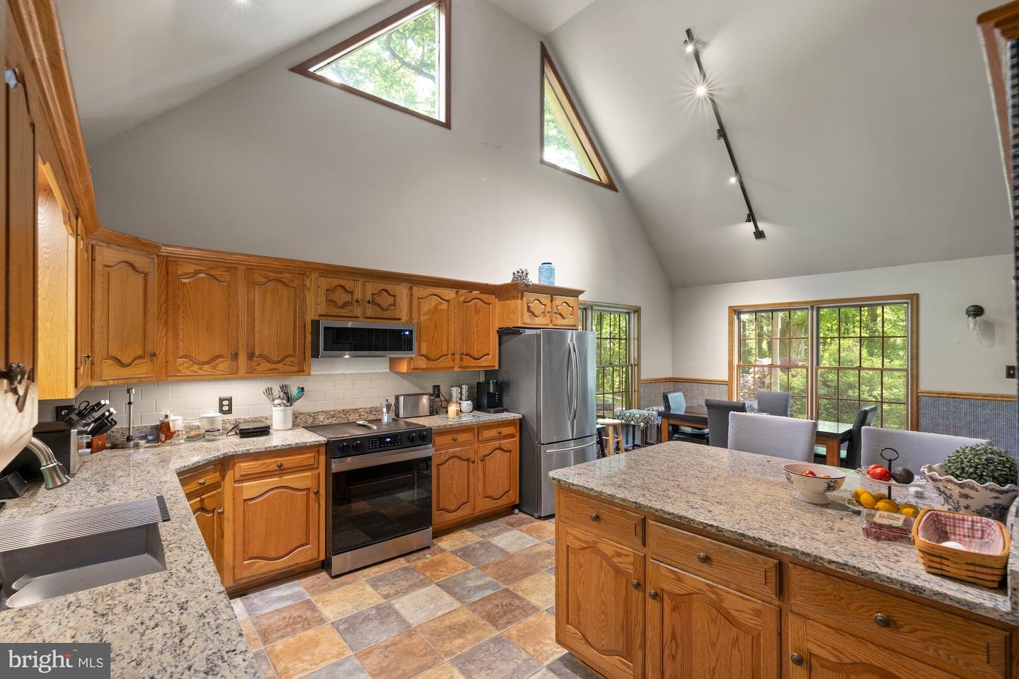 10373 Fish & Game Road Property Photo 15