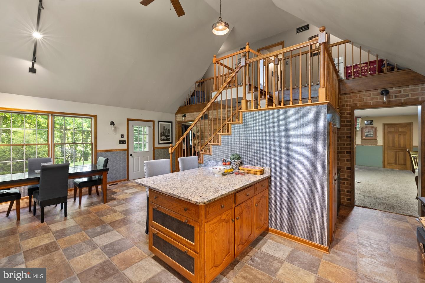 10373 Fish & Game Road Property Photo 16