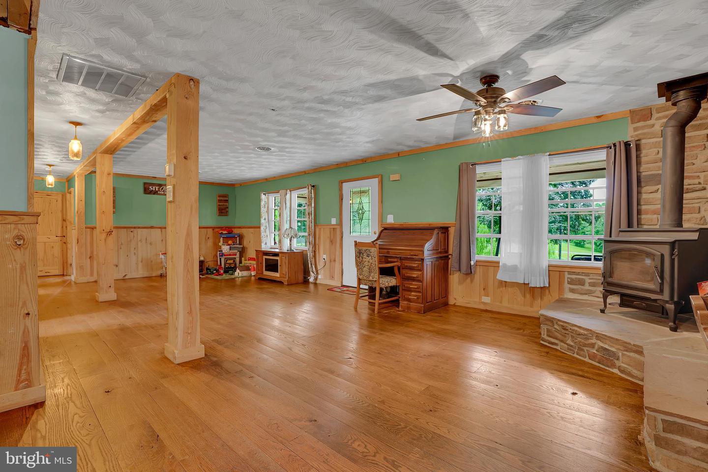 13789 Buchanan Trail W Property Photo 6