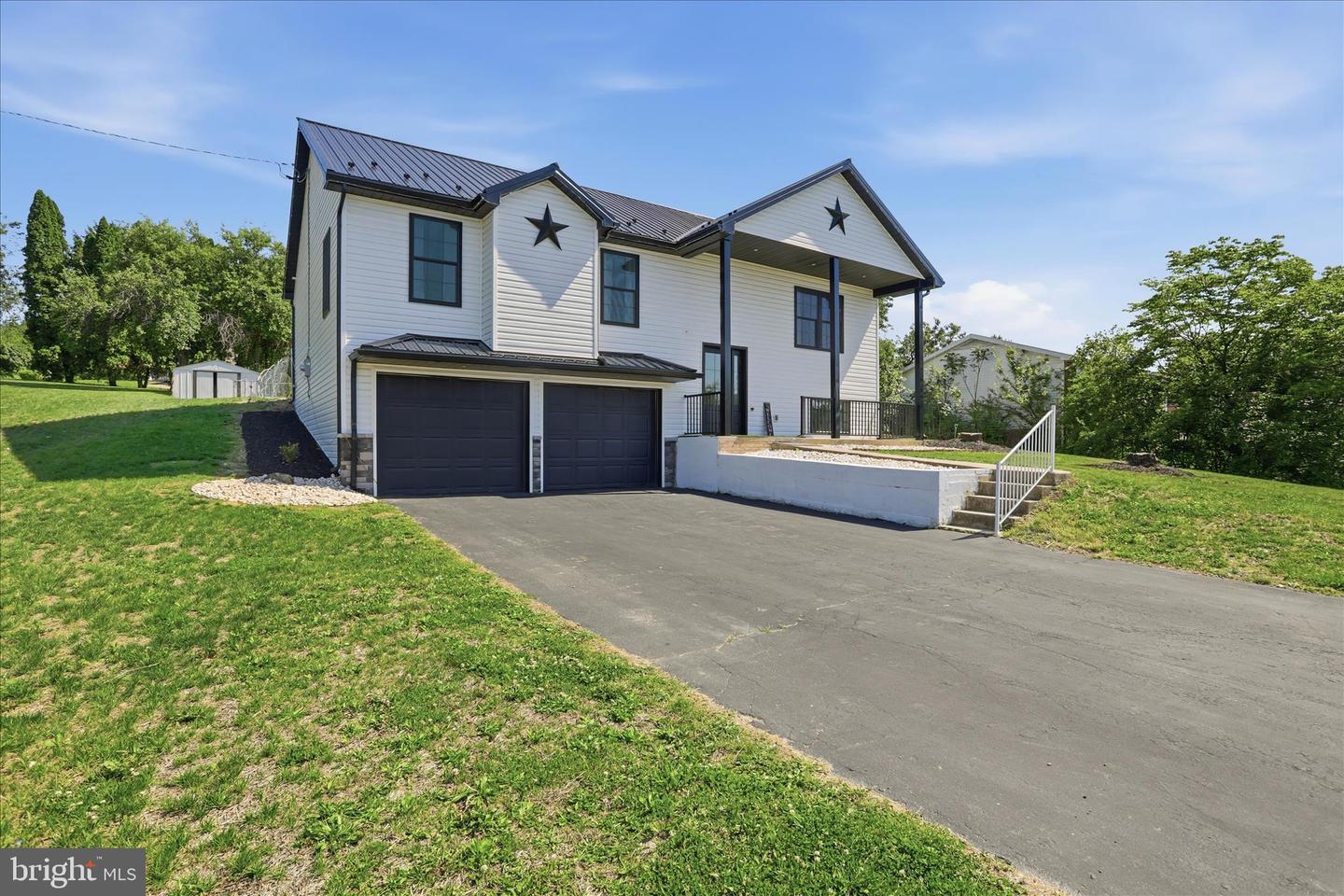 15 Canterbury Dr Property Photo 1