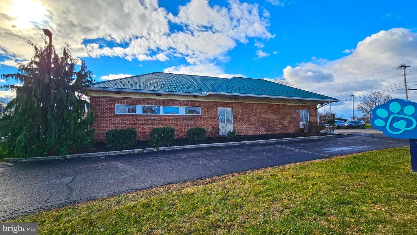 1340 LINCOLN WAY E Property Photo 1