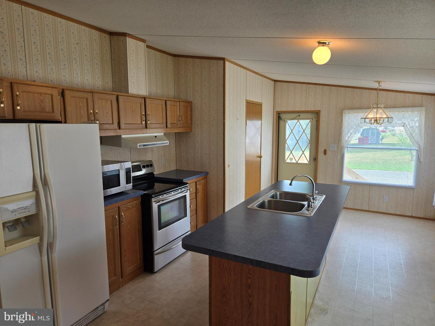 320 Cameo Drive #145 Property Photo 5