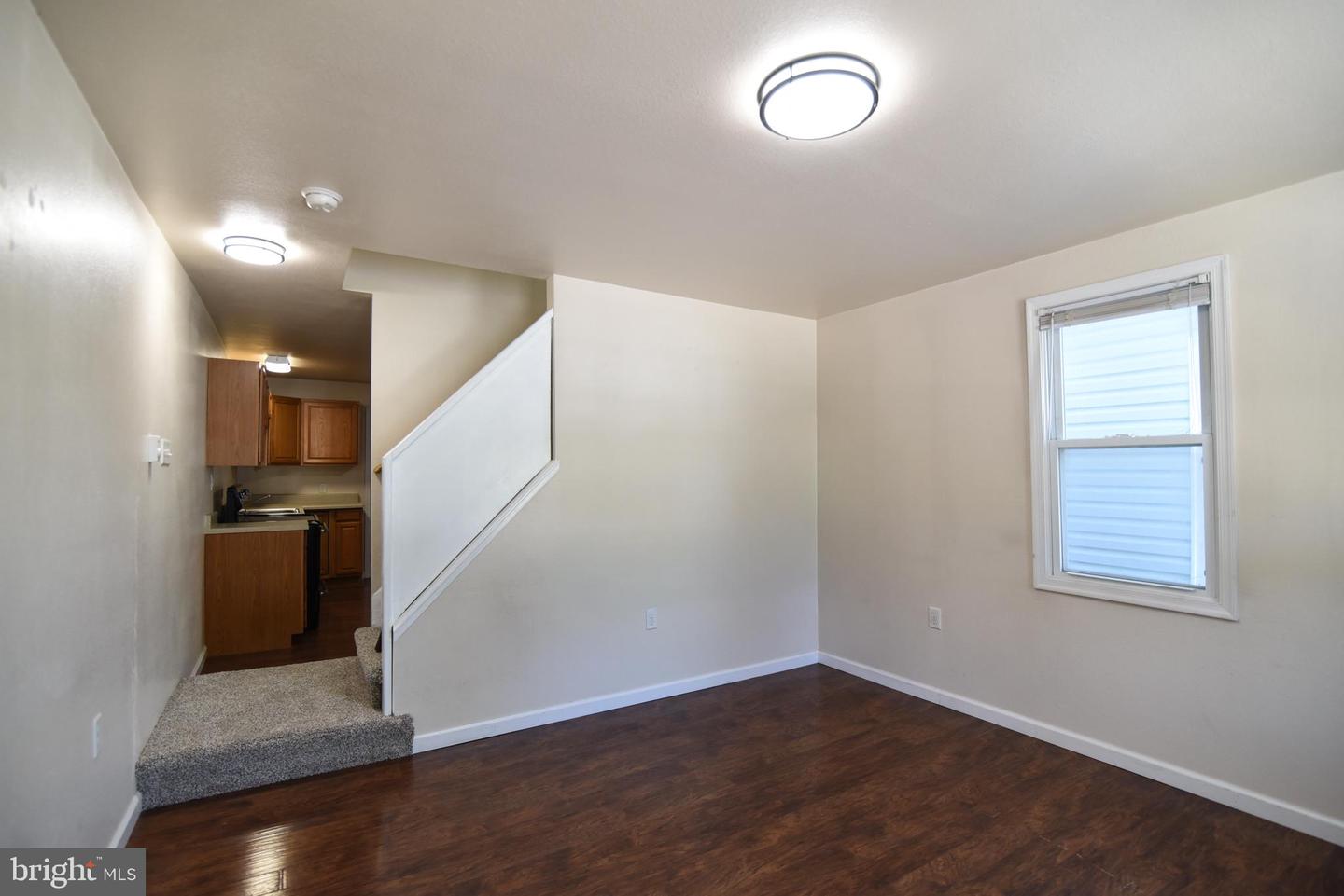 325 Fourth St Property Photo 5