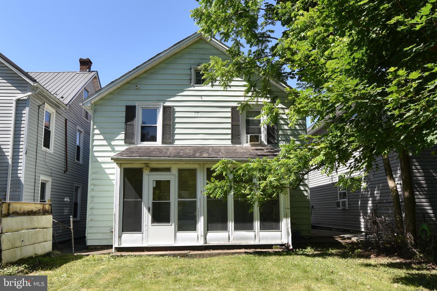325 Fourth St Property Photo 25