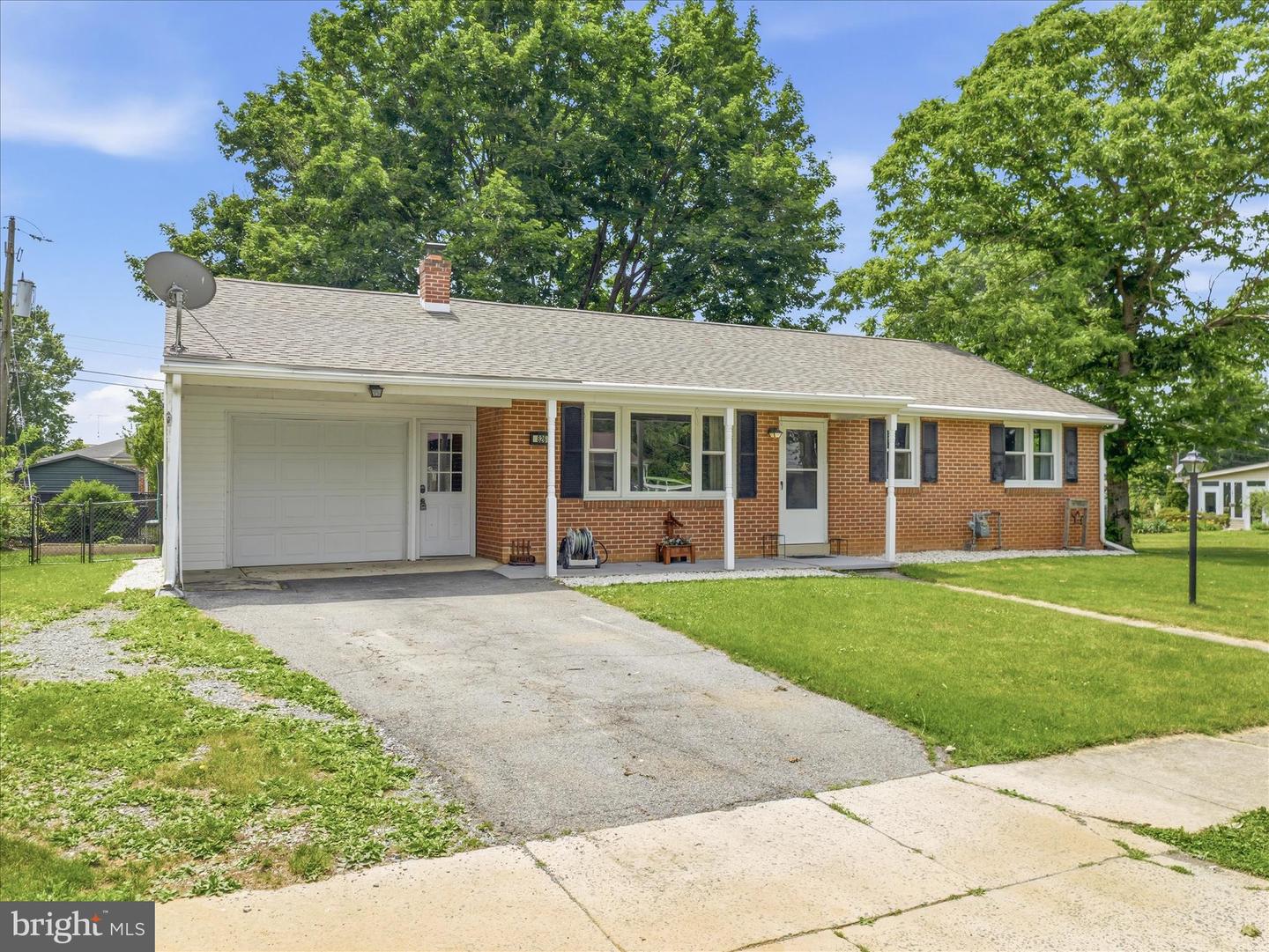 826 Crescent Dr Property Photo 3