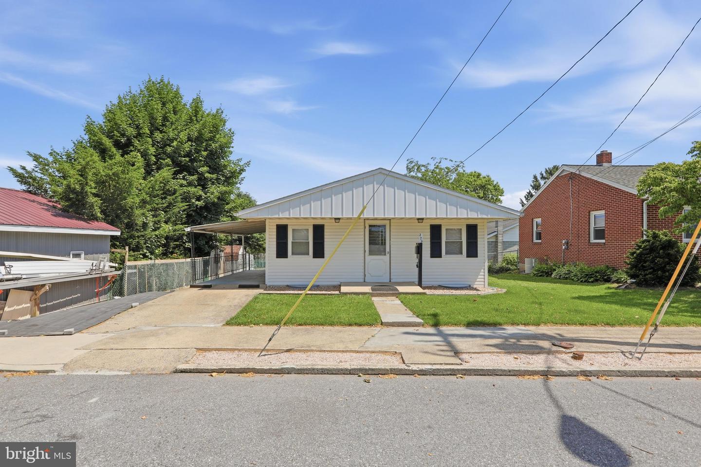 329 E Garfield Street Property Photo 4