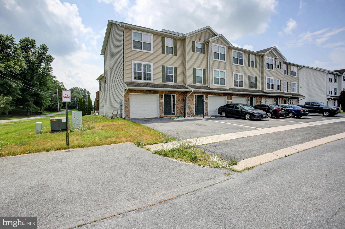 3598 PINECREST CT