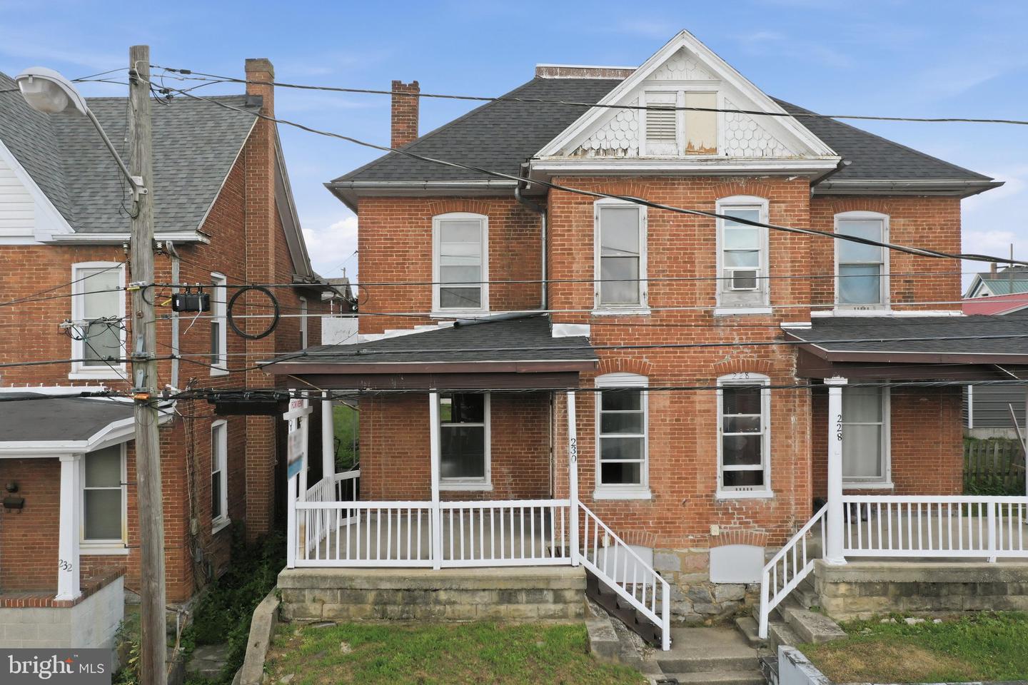 230 RIDGE AVE Property Photo 1