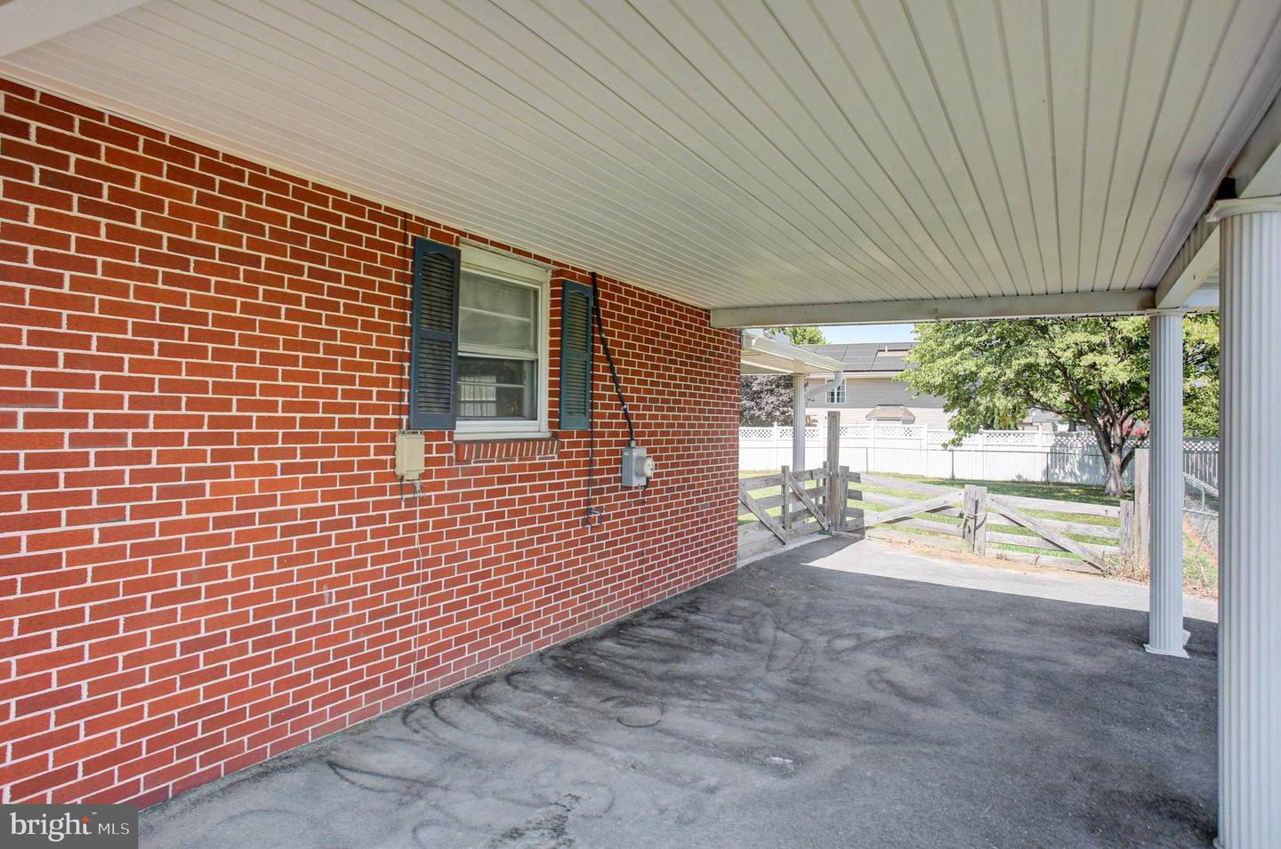 347 Catherine St Property Photo 5