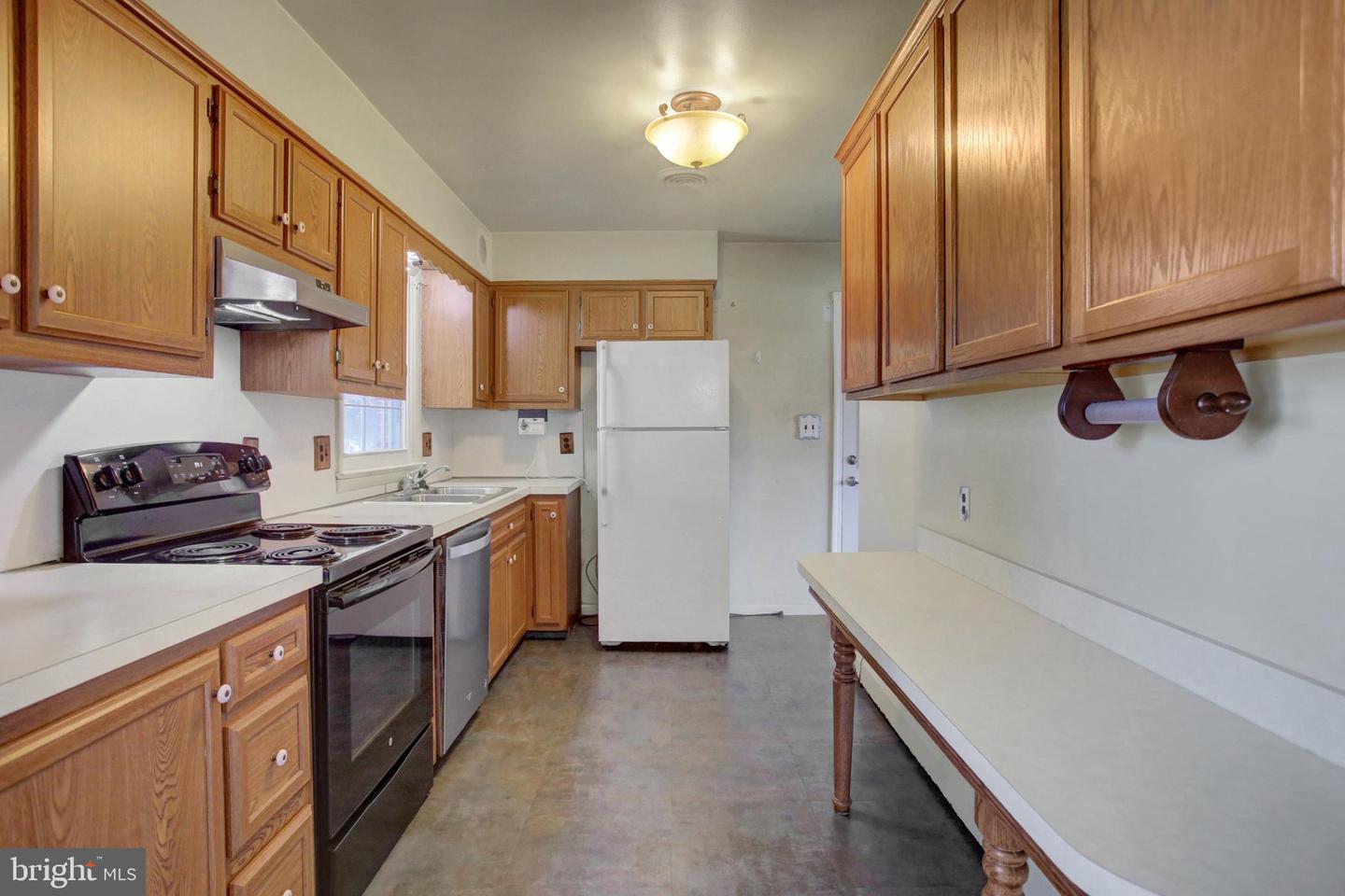 347 Catherine St Property Photo 11