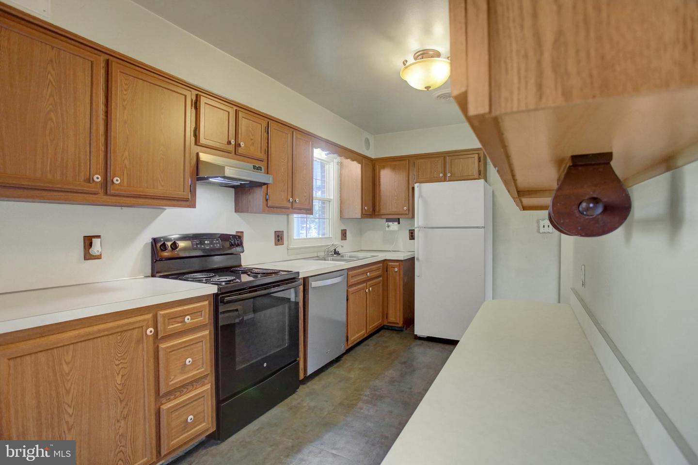 347 Catherine St Property Photo 12