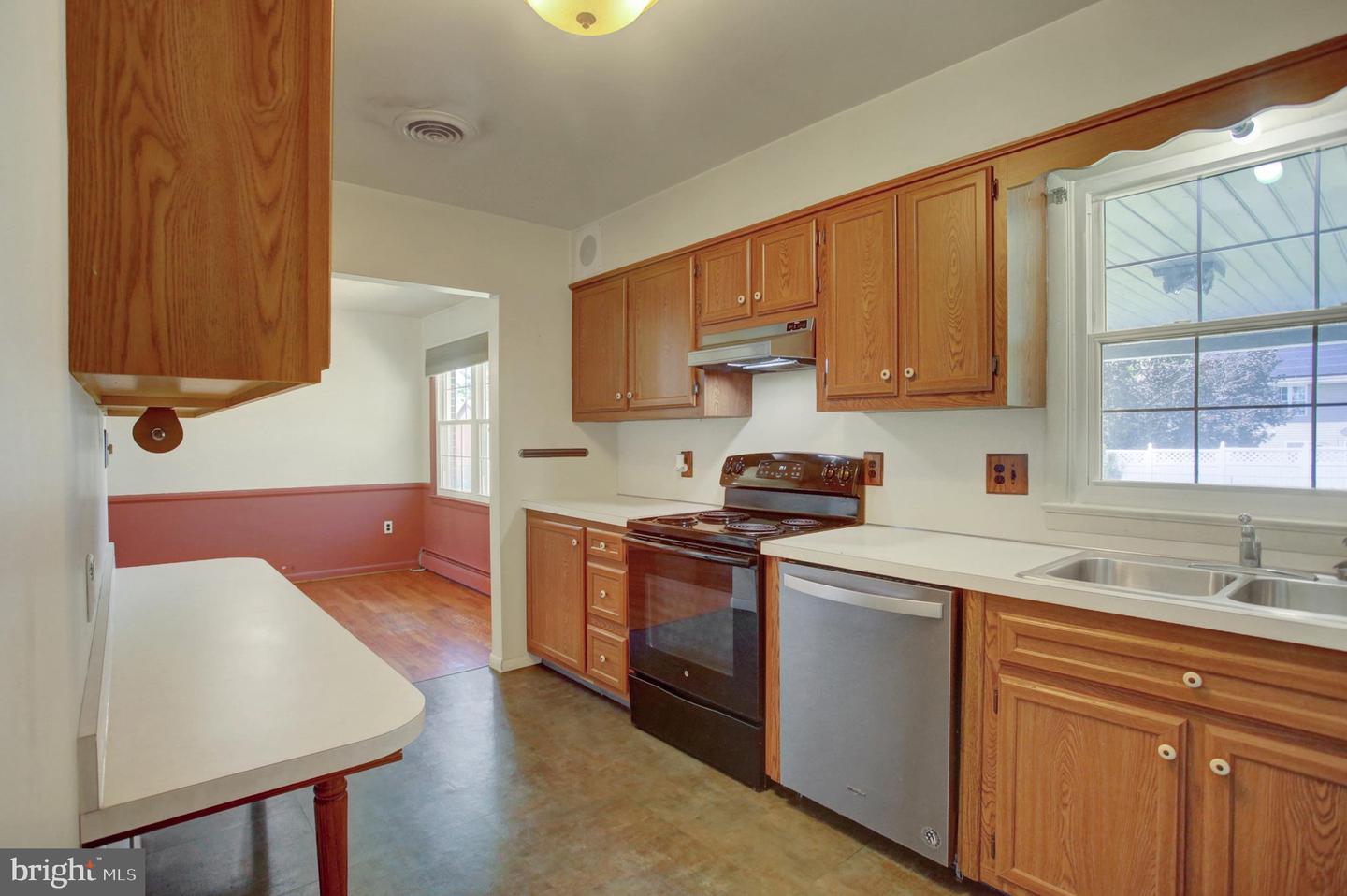 347 Catherine St Property Photo 13