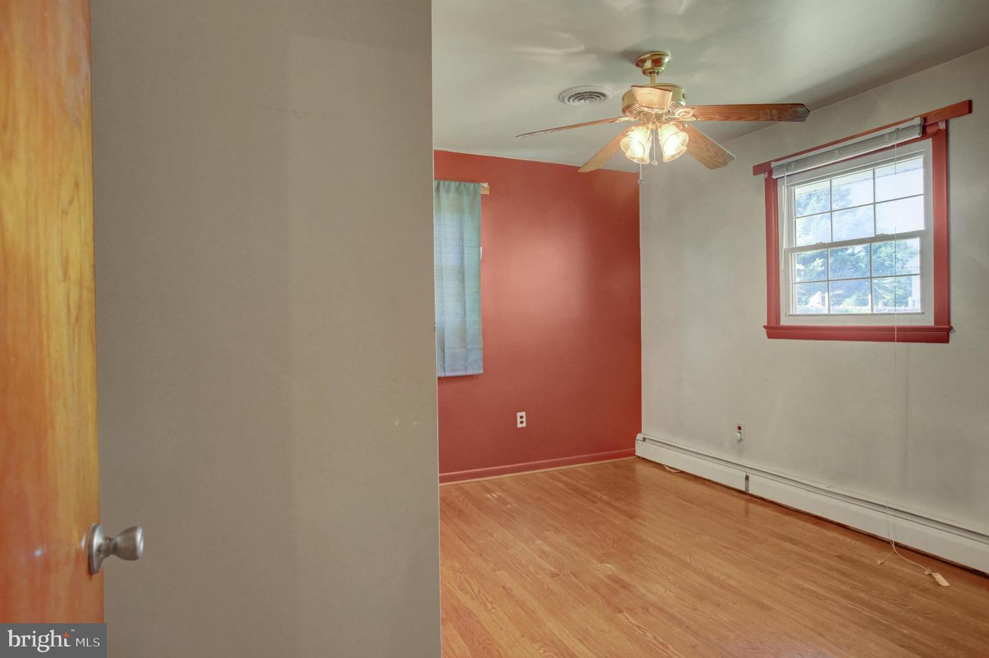 347 Catherine St Property Photo 22