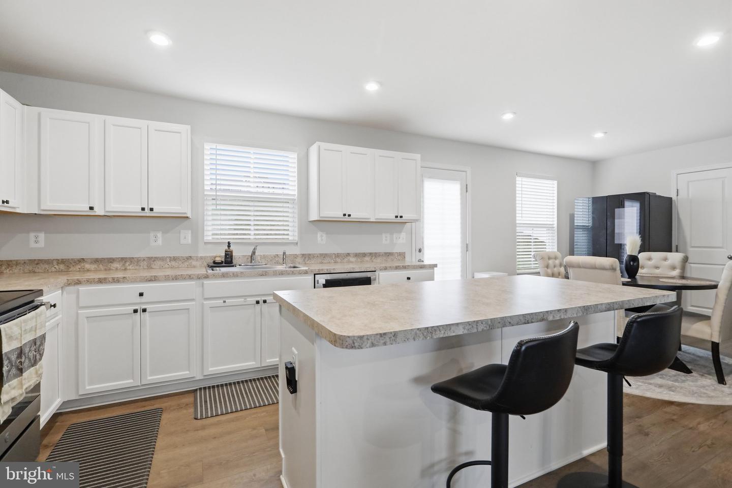 145 Peridot Dr Property Photo 8