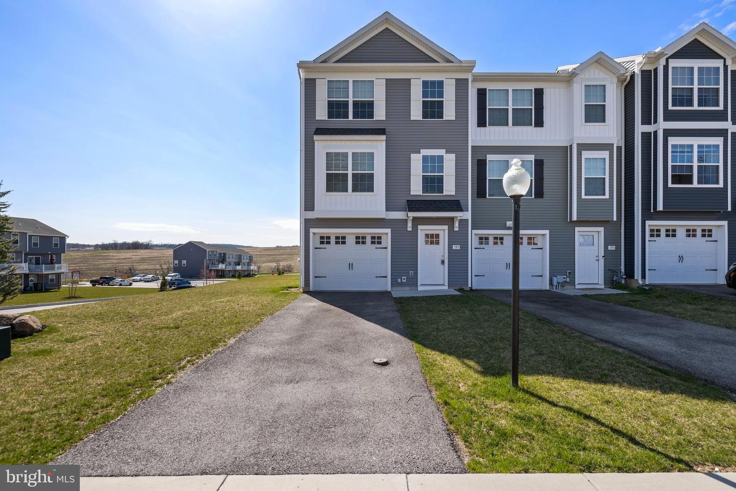 887 Setting Sun Ln Property Photo 1