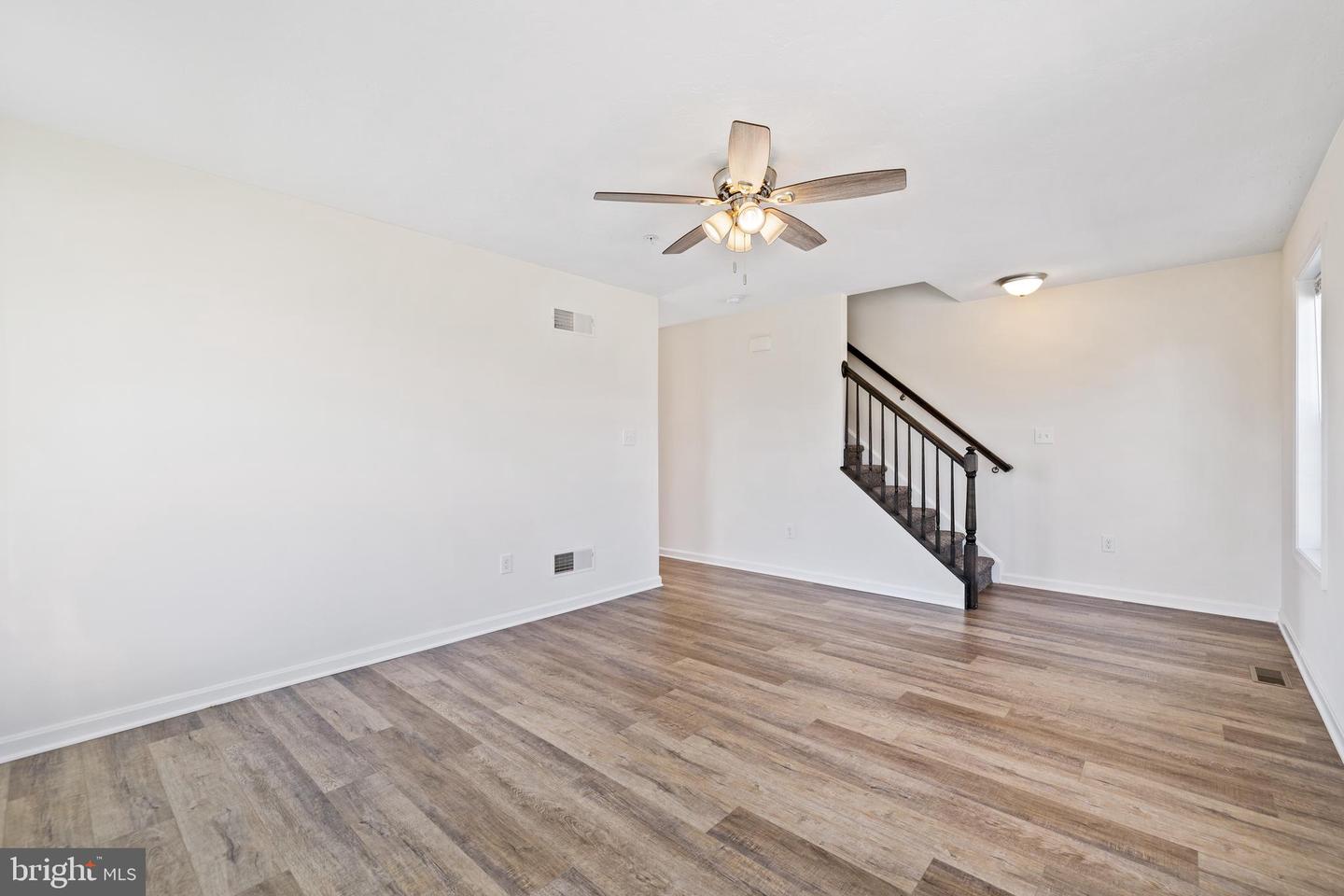 887 Setting Sun Ln Property Photo 10
