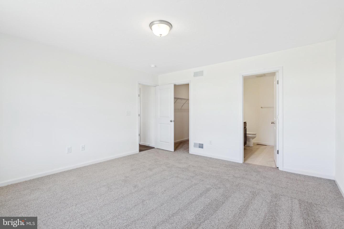 1573 Falcon Ln #201 Property Photo 14