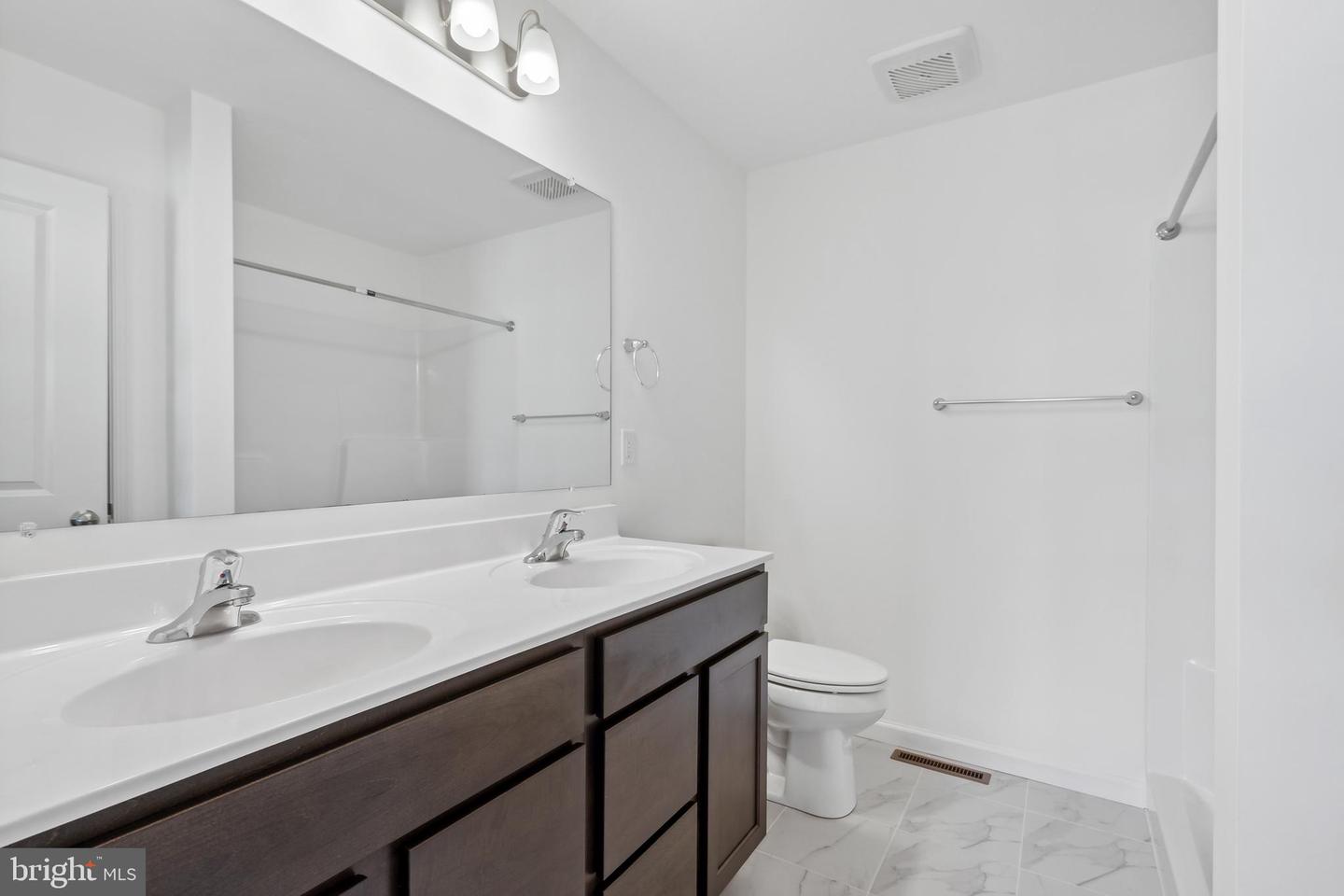 1573 Falcon Ln #201 Property Photo 15