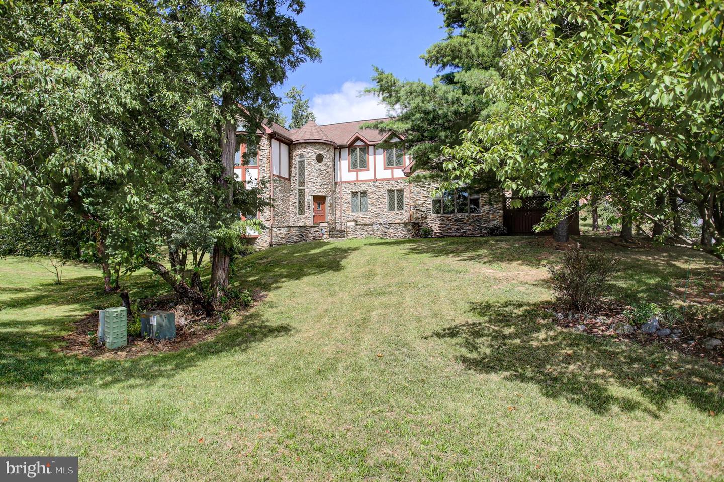 2013 Castlegreen Ct Property Photo 2